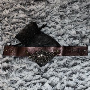 “M” buckle leather bracelet